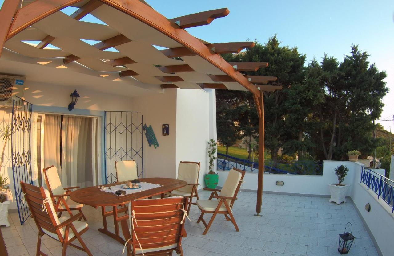 סוניו Blue & White Maisonette Over The Sea Near Sounio מראה חיצוני תמונה